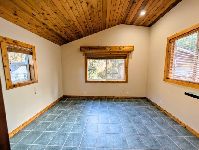 Building Photo - Cozy Northwest Living in Lake Minterwood – Spacious Home with Garage
