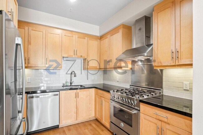 Building Photo - Unit 210