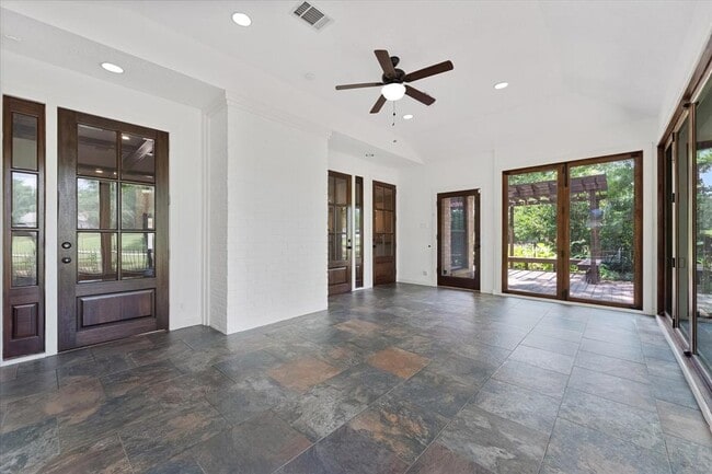 Building Photo - 41 Sweetleaf Ct