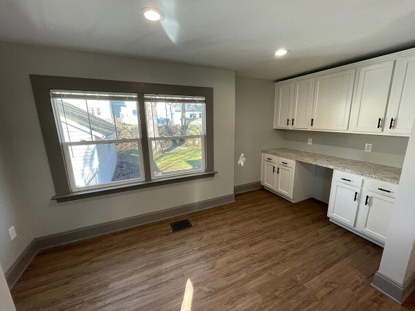 Building Photo - 503 Briarwood Ave SE