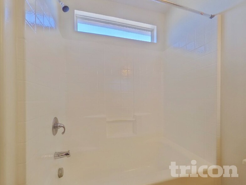 Building Photo - 2640 S 89th Ave