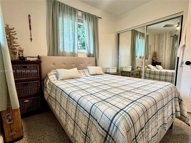 Building Photo - 3817 SW 33rd Ct