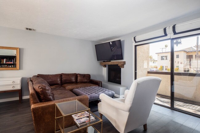 Building Photo - 12119 Rochester Ave