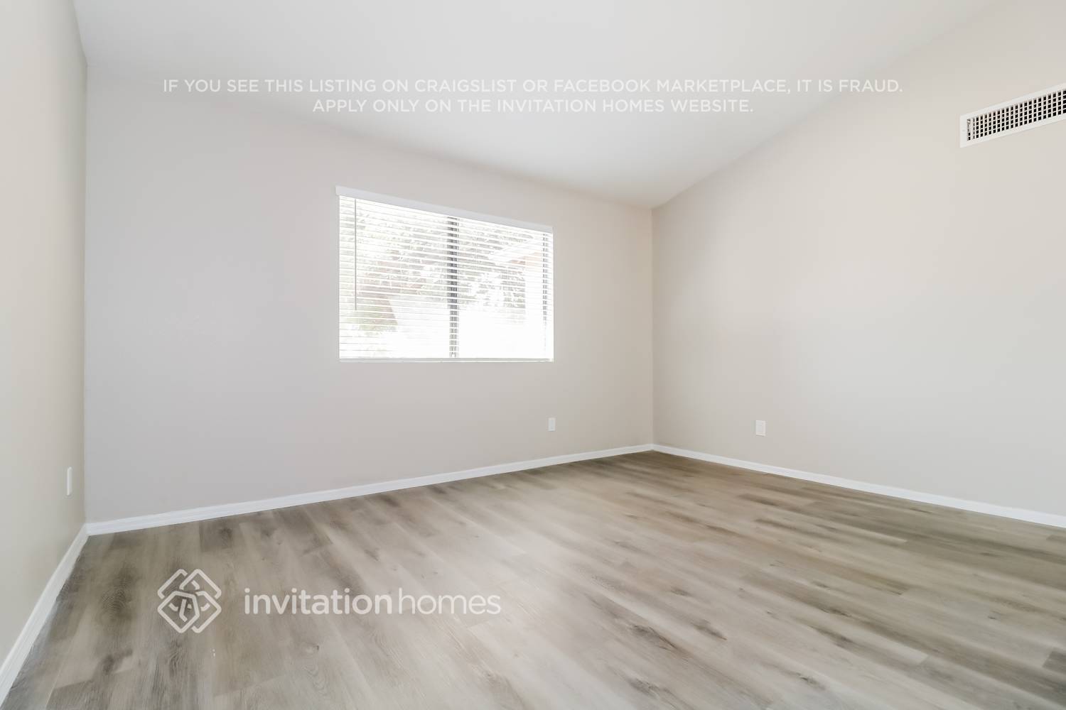 Building Photo - 8010 W Sierra Vista Dr