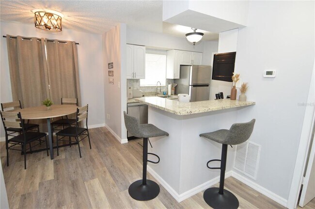 Building Photo - 8754 Mallard Reserve Dr