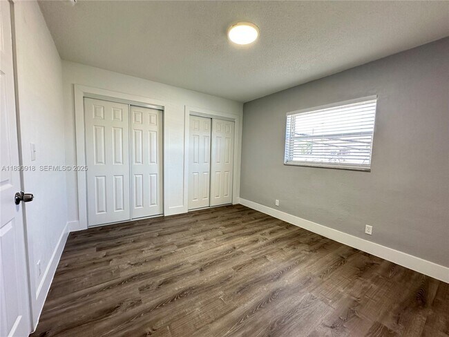 Building Photo - 3660 NE 11th Ave