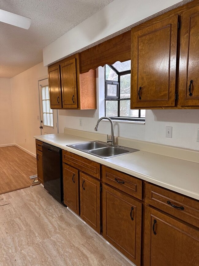 Building Photo - 562 Mush Bluff Rd