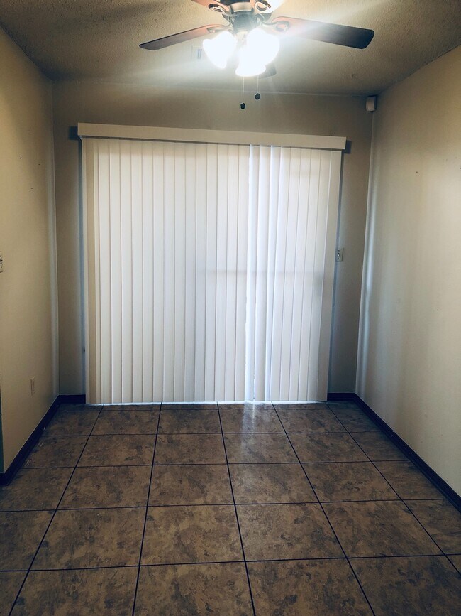 Building Photo - Adorable Duplex near Sky Ranch!