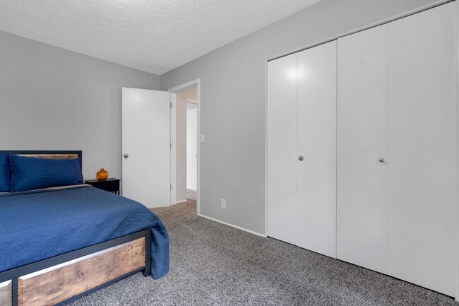 Building Photo - Two bedroom townhome, bath and half with washer and dryer connections