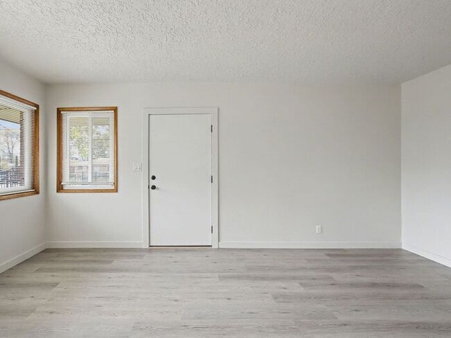 Building Photo - Duplex: 2 Bedrooms - Salem SE