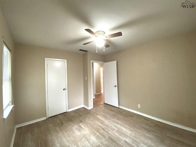 Building Photo - 1442 Deville St