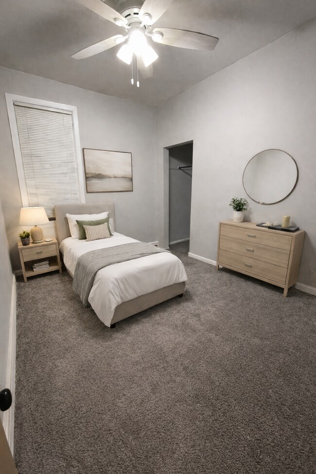 Building Photo - 410 N 52nd Ave W