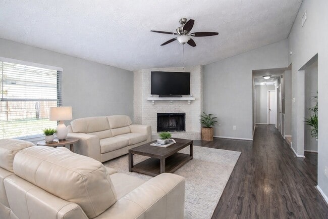 Building Photo - 16210 Cypress Point Dr