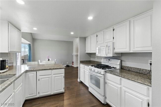 Building Photo - 3280 Dayflower St