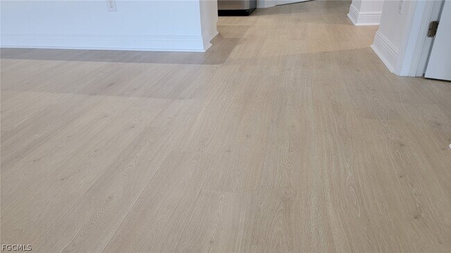 Building Photo - 608 SE 13th Terrace