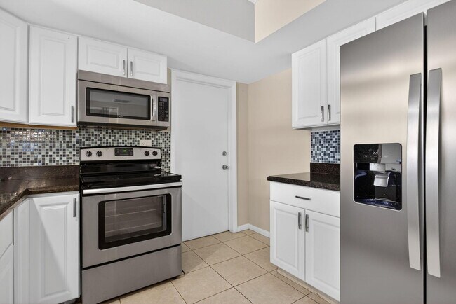 Building Photo - 1780 NE 39th Ct