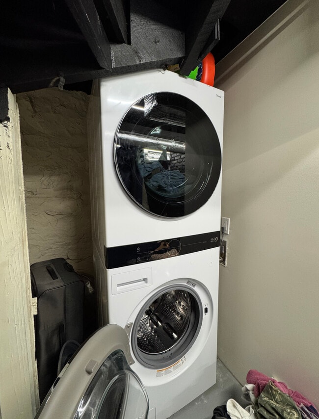 Building Photo - 18 Sawyer Terrace