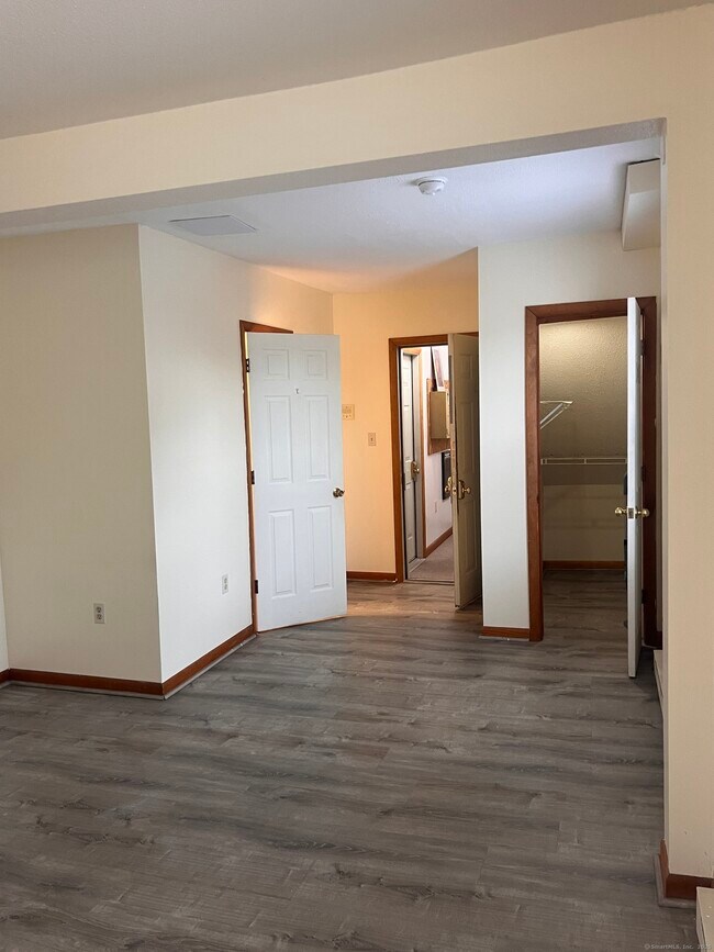 Building Photo - 49 Ledyard Ave