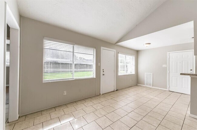 Building Photo - 5339 Castlecreek Ln