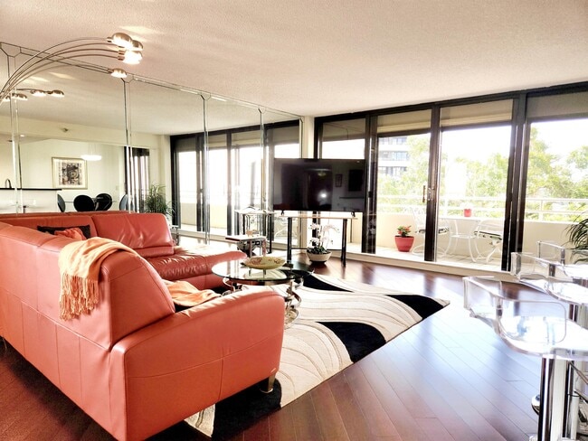 Building Photo - 5950 Pelican Bay Plaza S