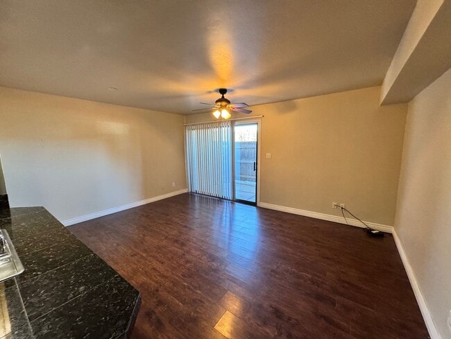 Building Photo - Luxorious Single Story 1 bedroom Condo Near NAU