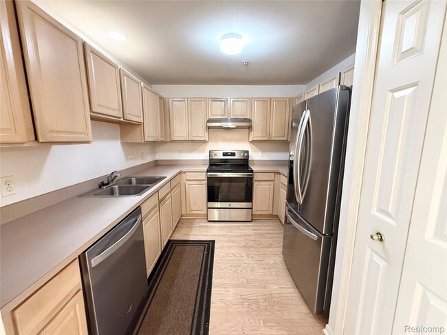 Building Photo - 29419 Glen Oaks Blvd E