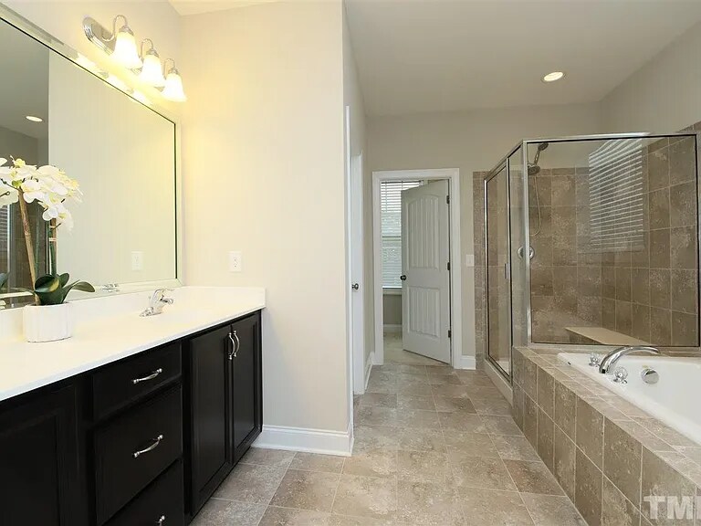 Building Photo - 318 Millbrook Dr