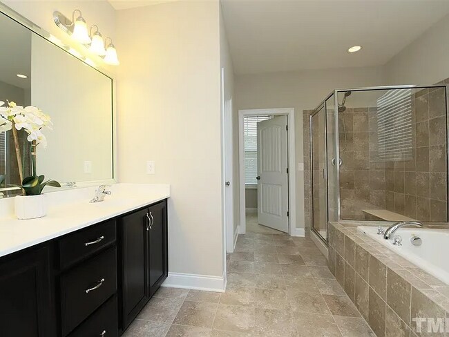 Building Photo - 318 Millbrook Dr