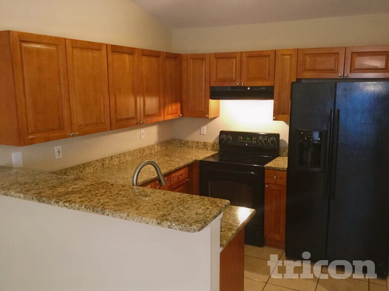Building Photo - 682 Channing Dr