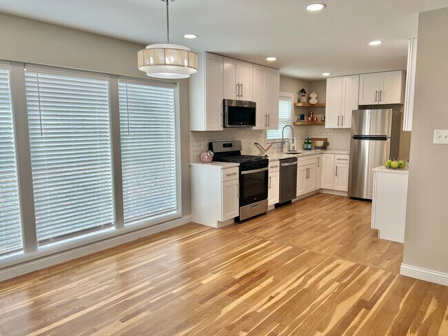 Building Photo - 417 Wenneker Dr