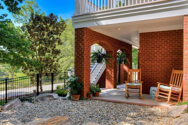 Building Photo - 501 John Fox's Run