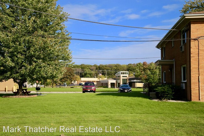 Building Photo - 2910 E Bolivar Ave