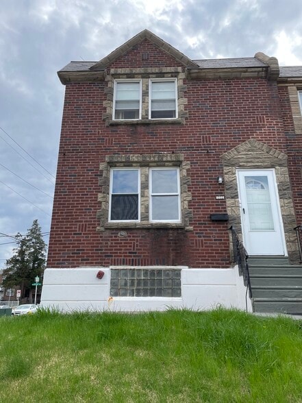 Front door - Corner house - 4444 Loring St