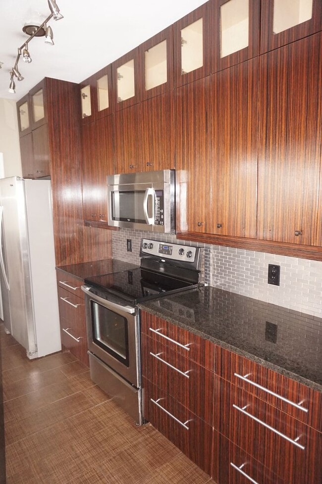 Building Photo - Beautifully Upgraded 2/2 in Residences at Sabal Point