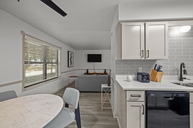 Building Photo - Your Charming 2/1 Apartment in Waxahachie Awaits - Perfect for a Small Family or Remote Worker! A...