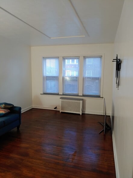 Building Photo - 1720 W 76th St