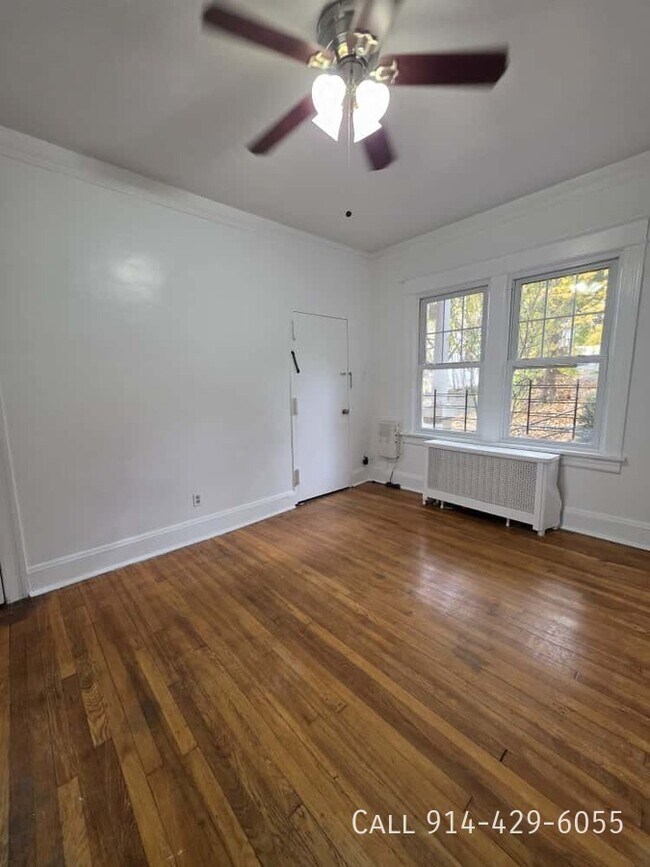 Building Photo - 10 Eastview Ave