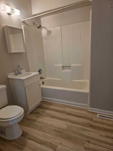 Building Photo - 6063 Briarcliff Path