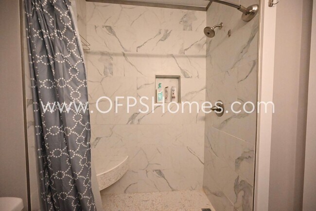 Building Photo - WaterFront, Furnished Unit in Niceville