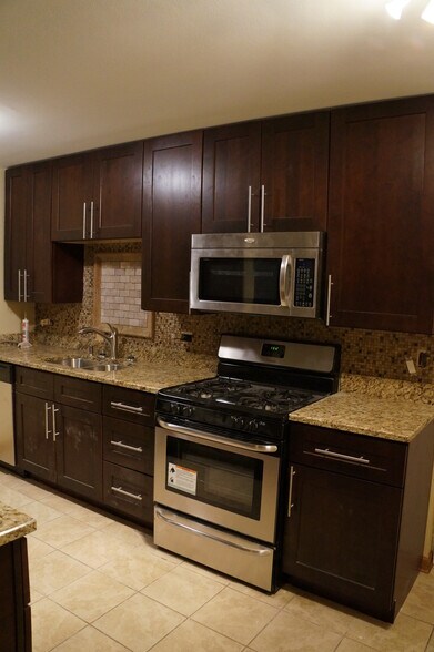 Building Photo - 712 Dempster St