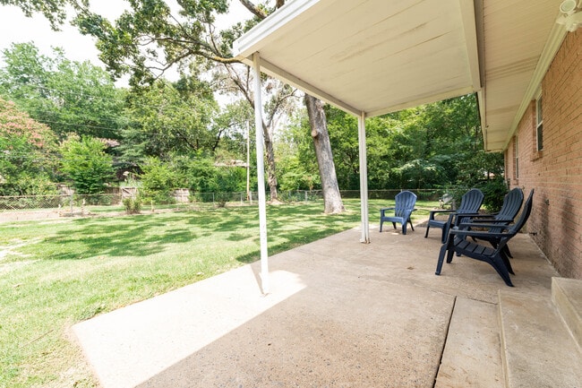 Building Photo - 6924 W Markham St