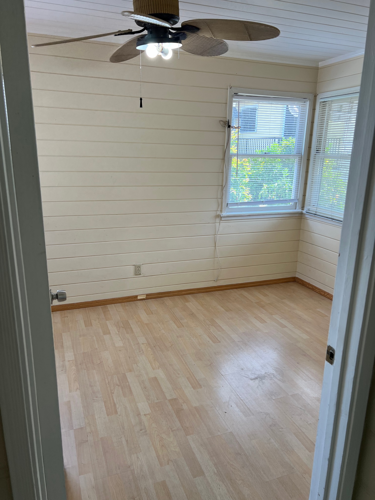 Bedroom 2 entryway - 3976 W 7th St