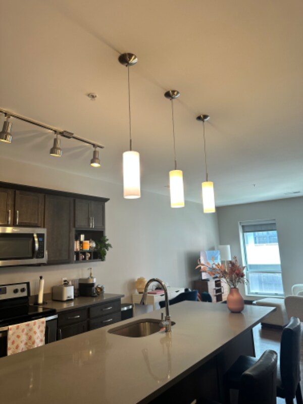 Building Photo - 6580 Longshore St