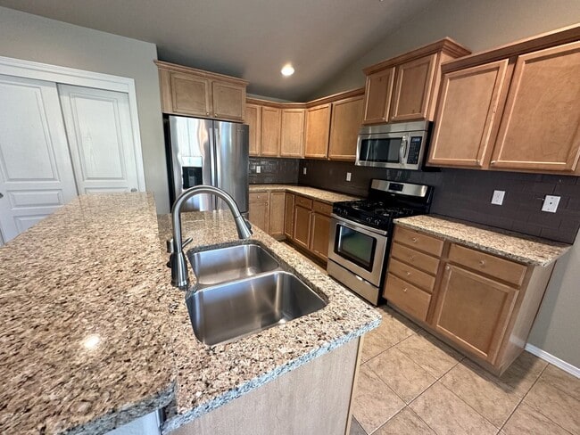 Building Photo - Horn Rapids House for Lease!