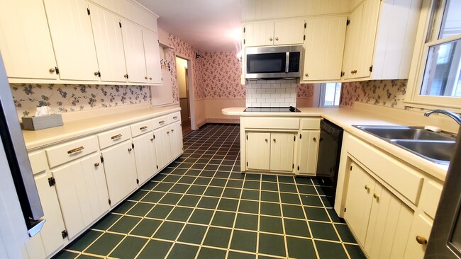 Building Photo - 12735 US-221