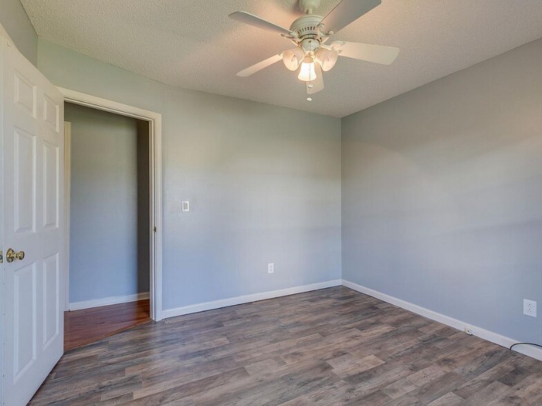 Building Photo - 1121 Faye St