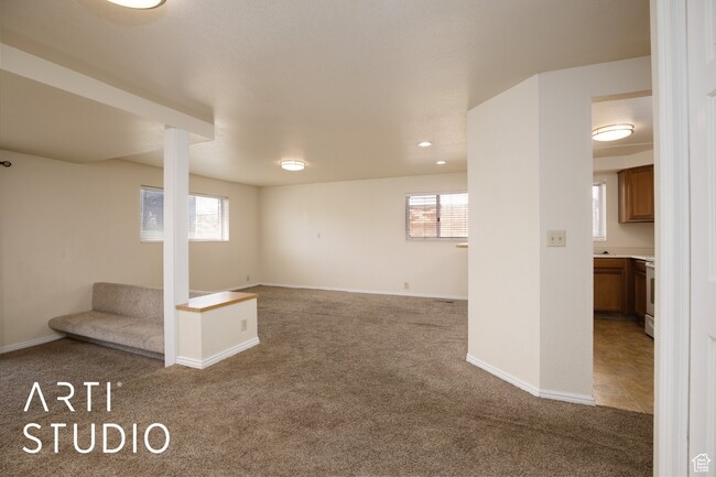 Building Photo - Two-bedroom Apartment in Murray!