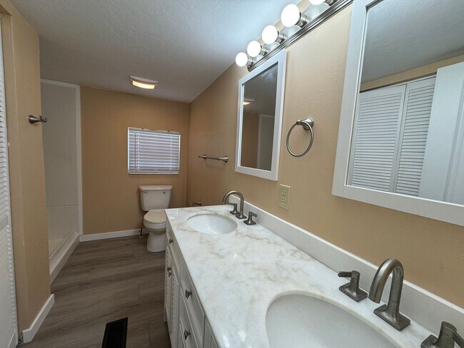 Building Photo - Newly Remodeled 3 Bedroom Manufactured Home in Suwannee County