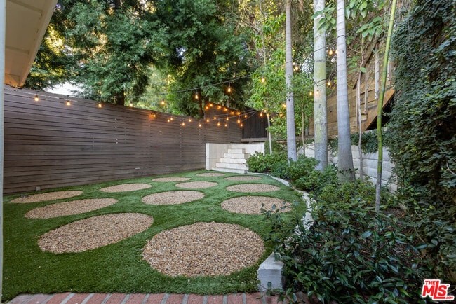 Building Photo - 7473 Mulholland Dr