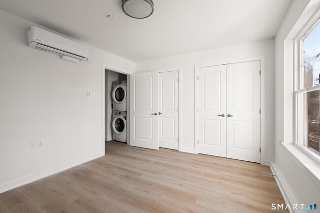 Building Photo - 29 Village Rd